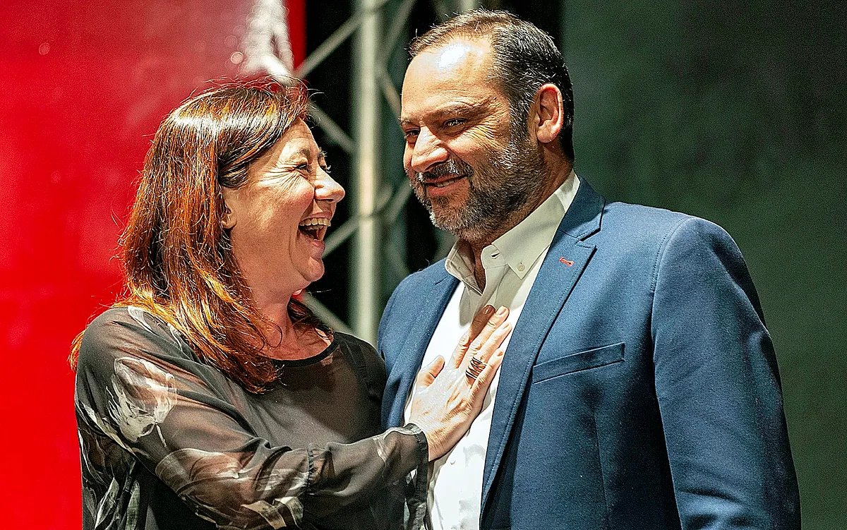 Абалос также указывает на Арменгол и обвиняет ее в уклончивости: «Он презирает меня, он презирает ТС и он презирает Конгресс».