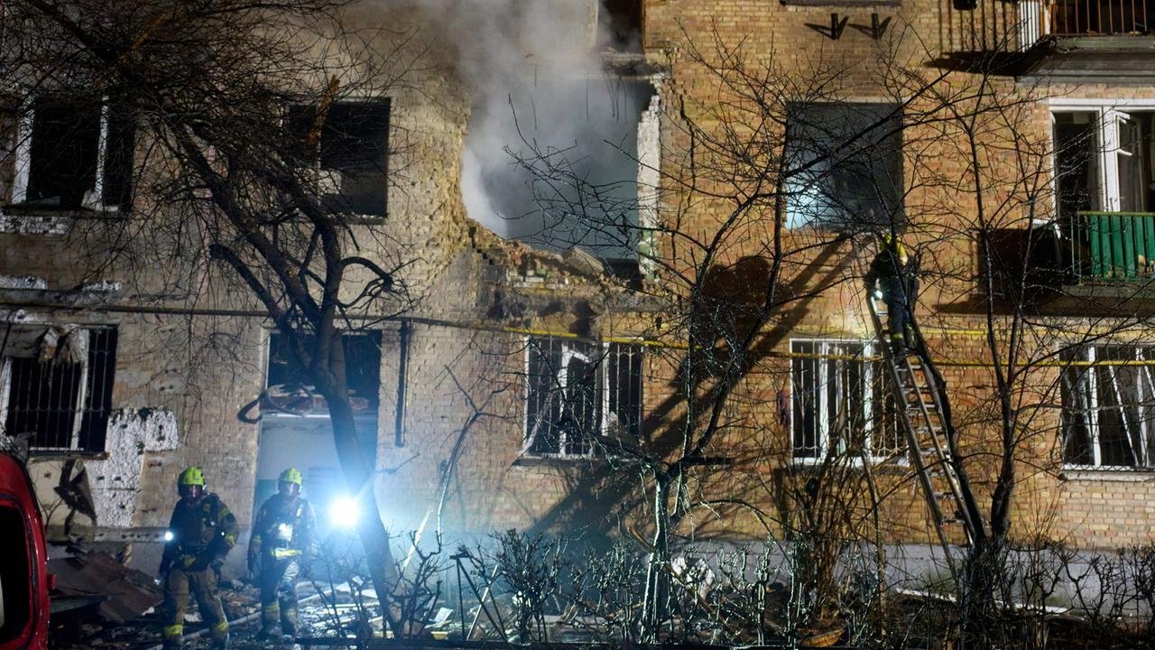 Не менее двух человек погибли в результате массированных обстрелов Киева