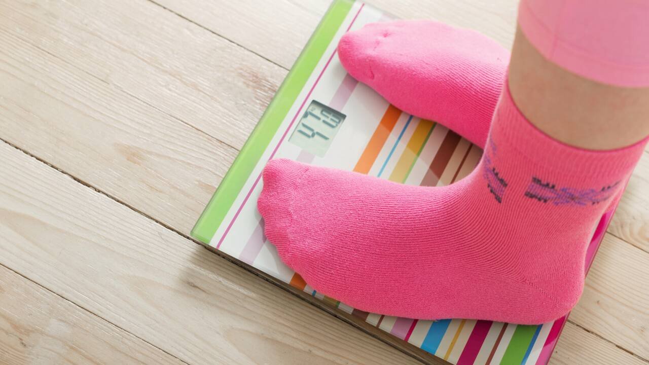 ЮНИСЕФ предупреждает: продукты с высокой степенью переработки подвергают опасности детей